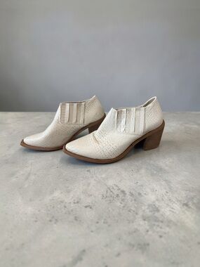 Women's Cream Textured Faux Leather Ankle Booties